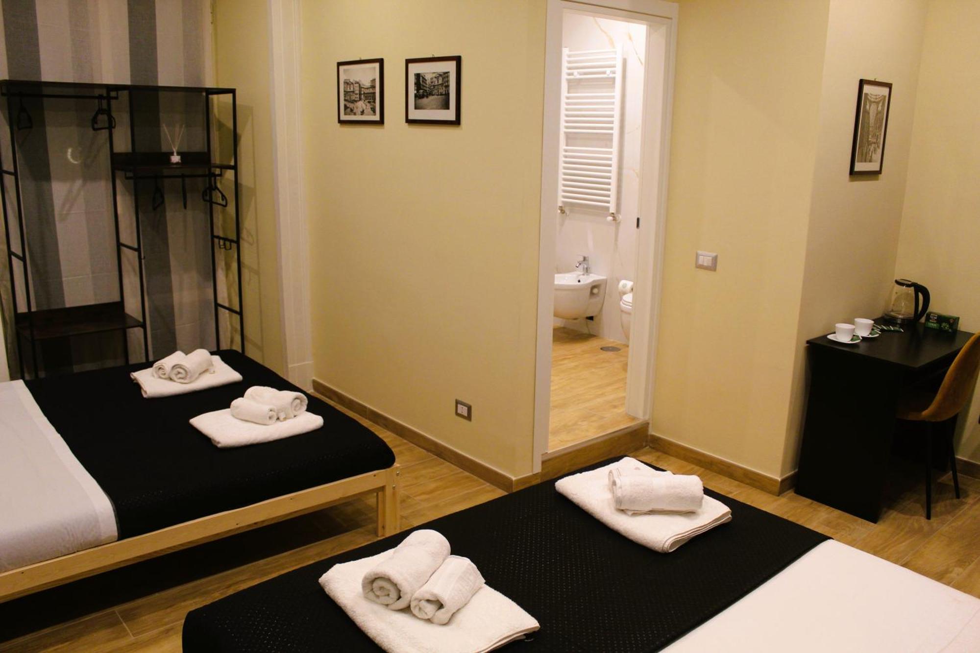 Blackwoody Contemporary Rooms - Napoli Centro Storico Via Toledo 외부 사진