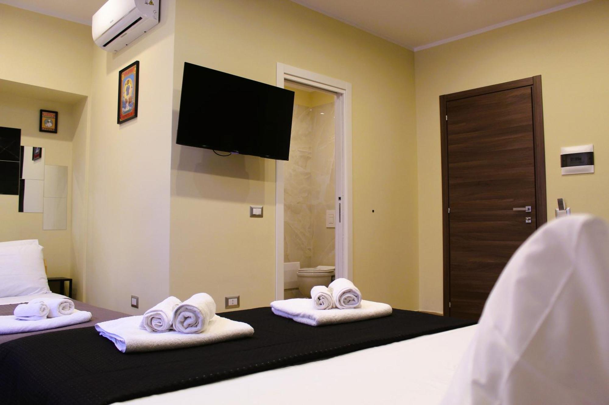 Blackwoody Contemporary Rooms - Napoli Centro Storico Via Toledo 외부 사진