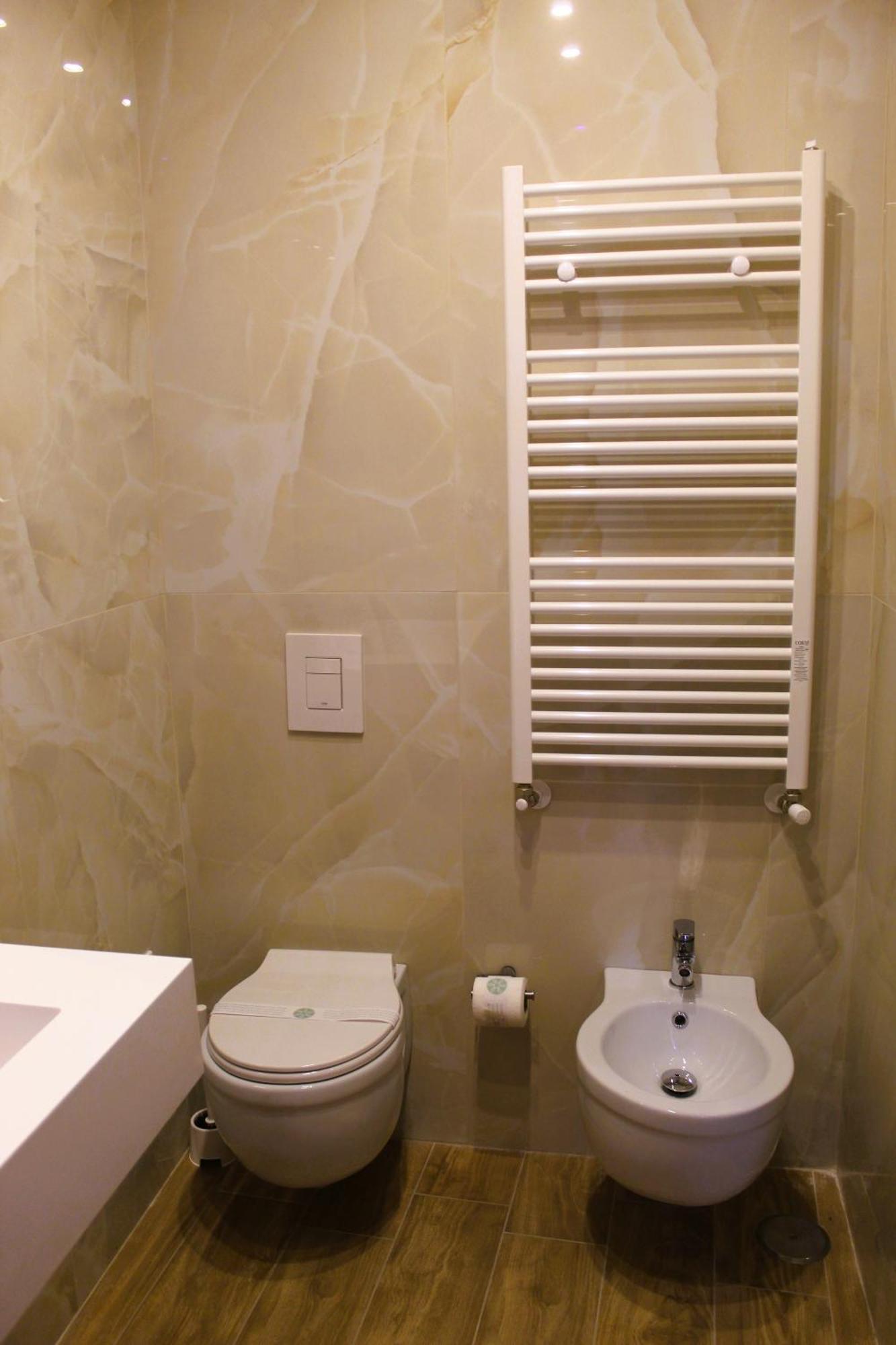 Blackwoody Contemporary Rooms - Napoli Centro Storico Via Toledo 외부 사진