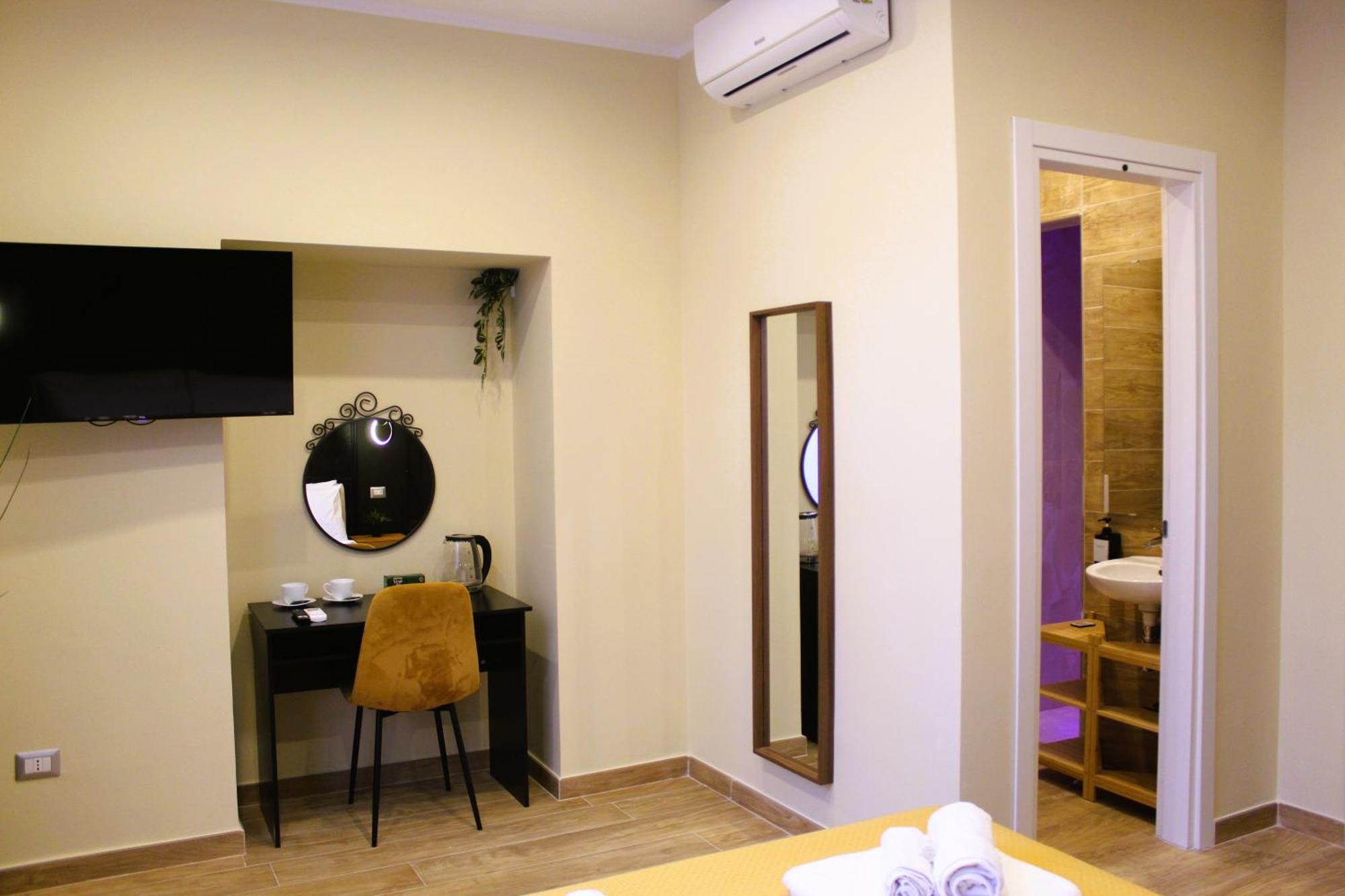 Blackwoody Contemporary Rooms - Napoli Centro Storico Via Toledo 외부 사진
