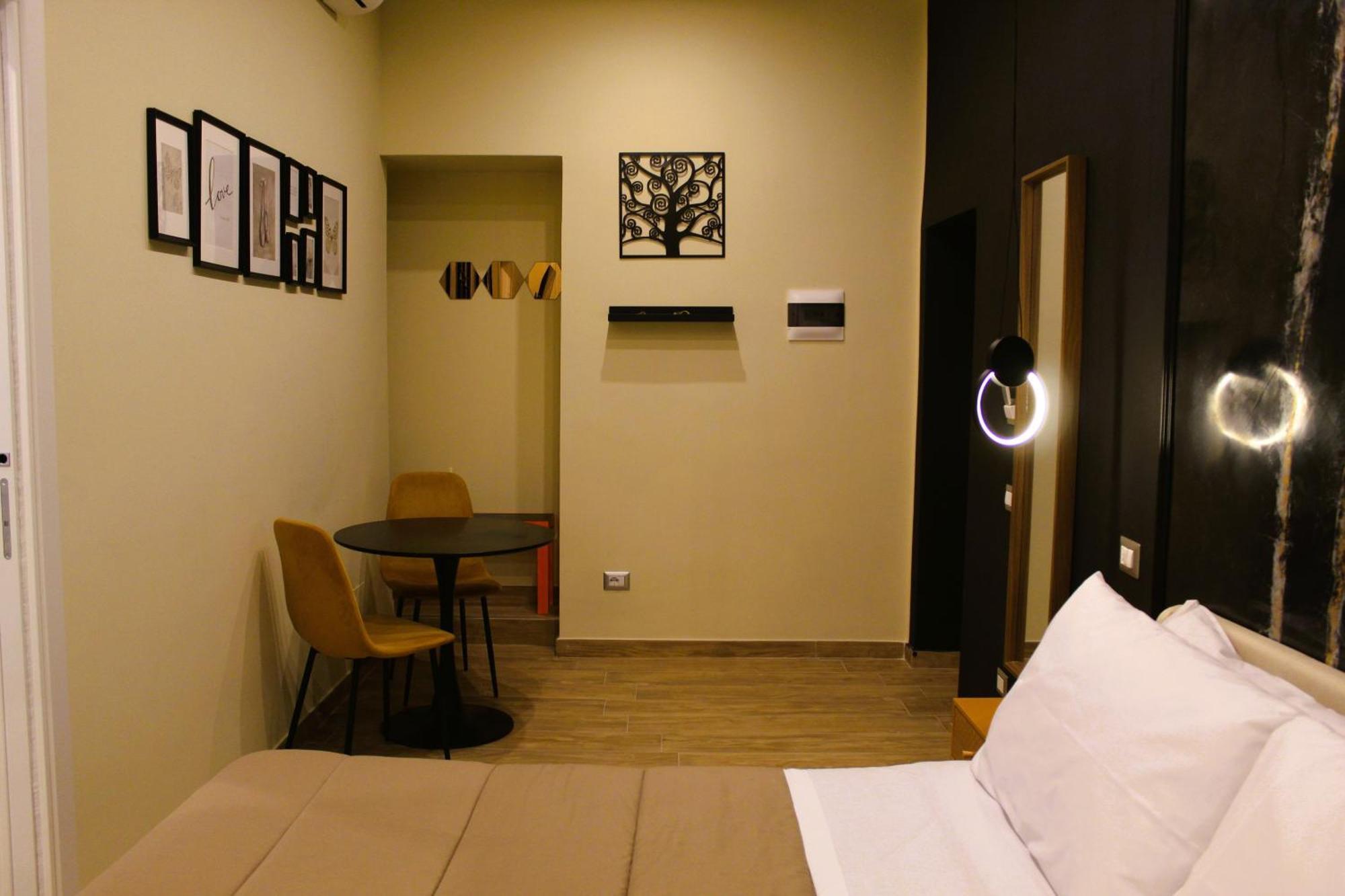 Blackwoody Contemporary Rooms - Napoli Centro Storico Via Toledo 외부 사진