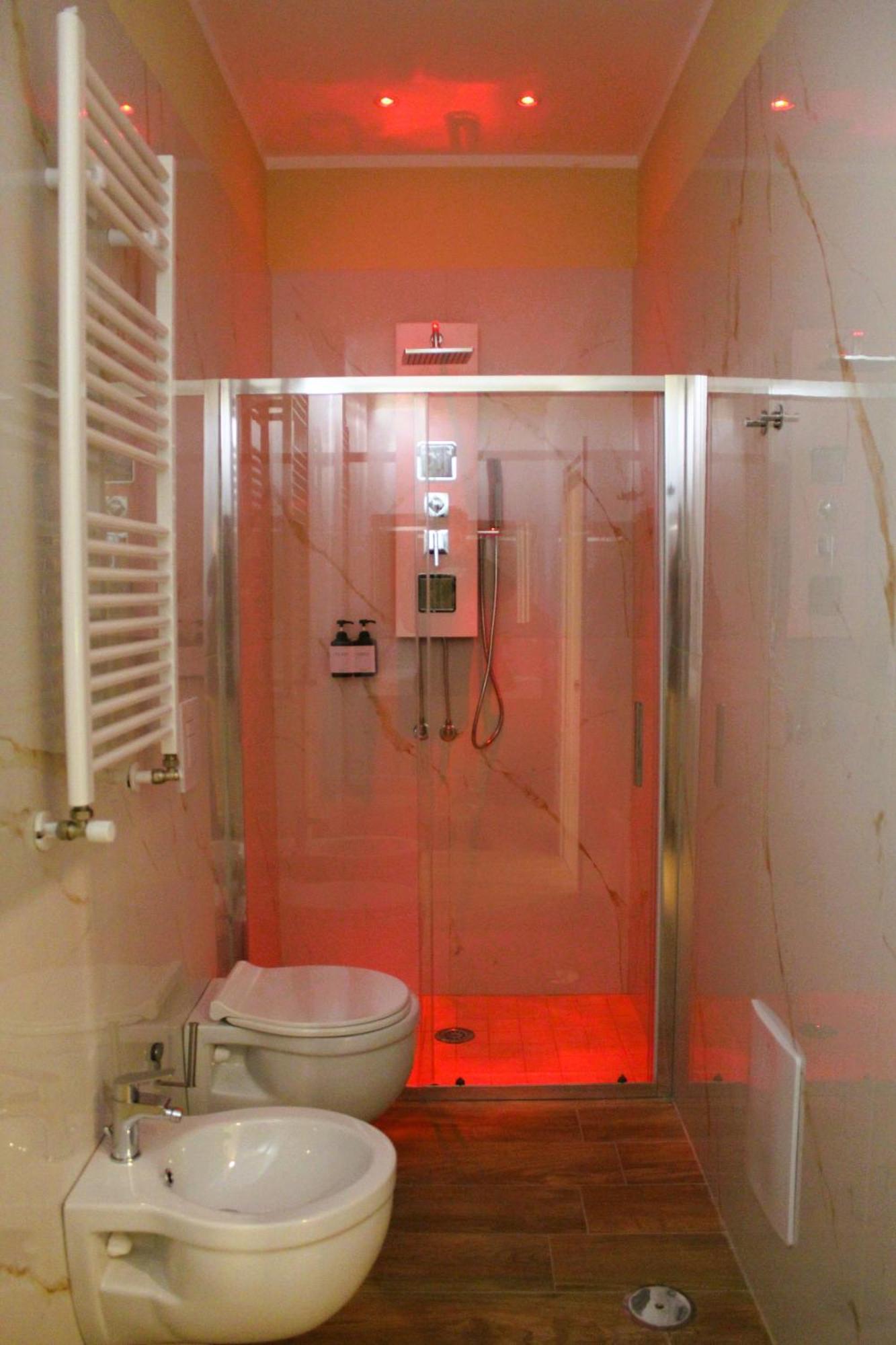 Blackwoody Contemporary Rooms - Napoli Centro Storico Via Toledo 외부 사진